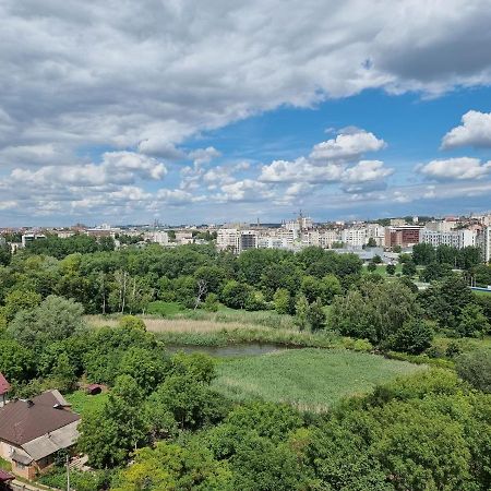 Світло Цілодобово Просторі Апартаменти Біля Гідропарку Топільче Ternopil Buitenkant foto